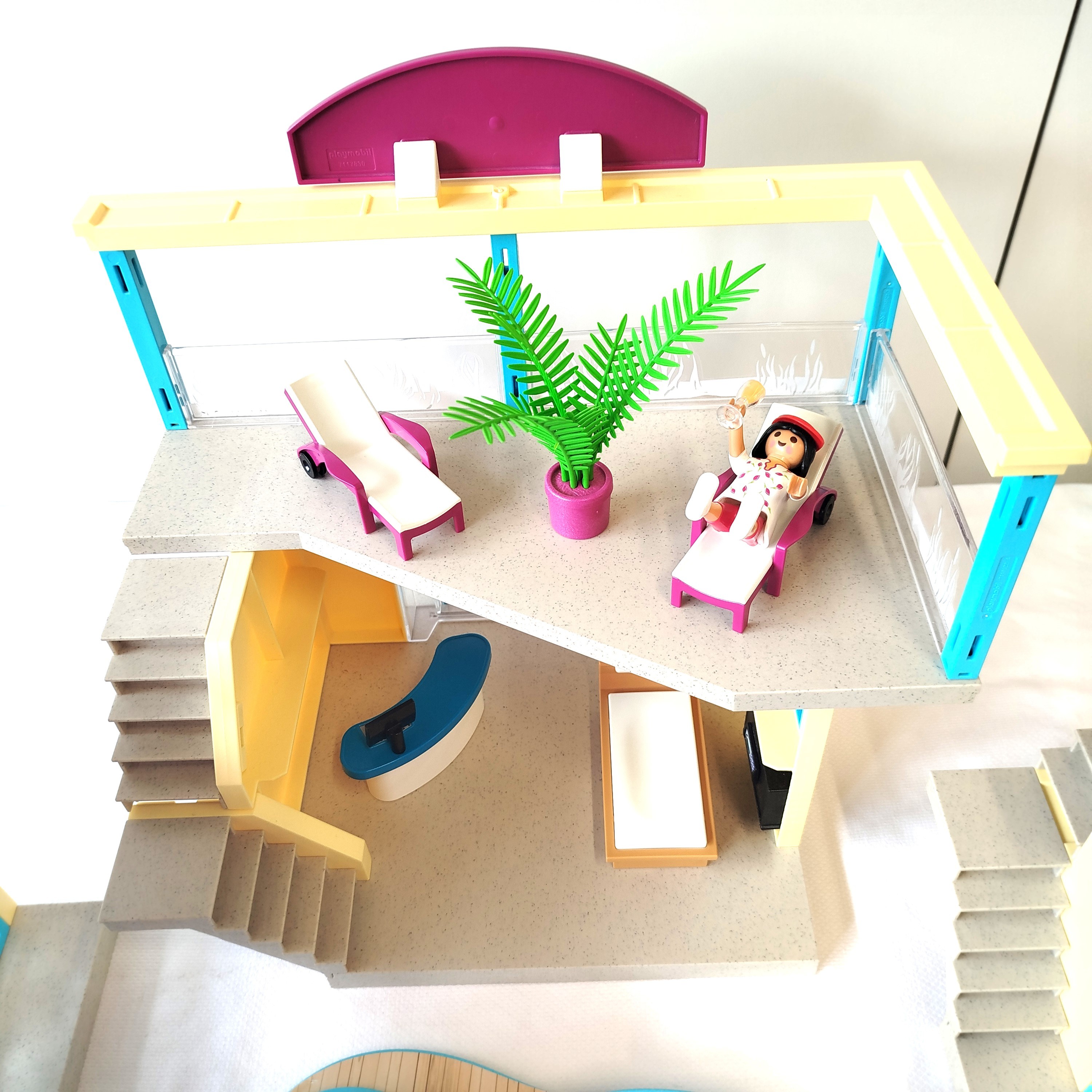Voir photo 4 de Beach hotel playmobil Ref.70434 avec accessoires Beach hotel playmobil Ref.70434 avec accessoires Très bon état - Vue 4 -